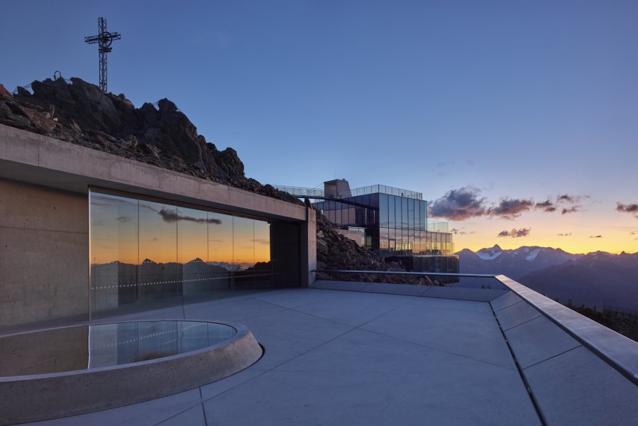 007 ELEMENTS & ice Q Restaurant in Sölden